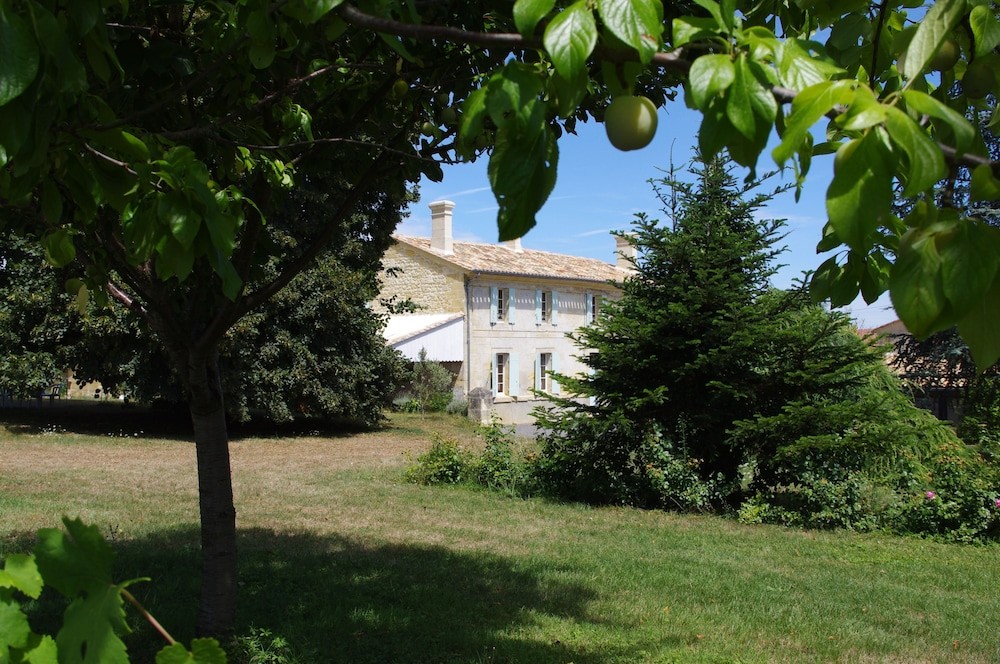 Domaine Mongiron, Chambre d'Hôtes à Nérigean