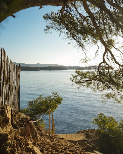Spécial Couple & Famille - 6 Min Plage - Terrasse Plein Sud - Climatisé - Lit Queen Size - Au Calme - Netflix - 58M², Location De Vacances à la Londe-les-Maures