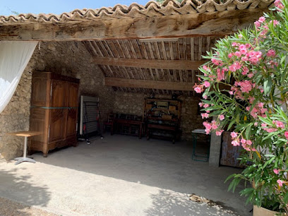 Mas Du Bel-Hoste: Mas Provençal 12 Personnes Avec Piscine Chauffée, Jacuzzi, Proche Avignon Au Pied Du Lubéron, Vaucluse Location De Vacances à Cheval-Blanc