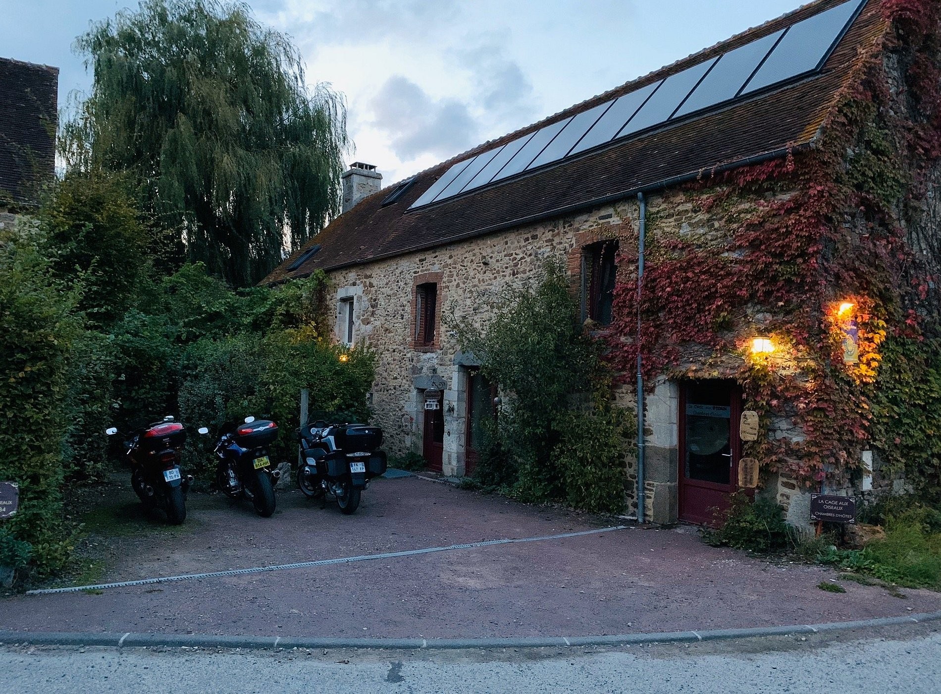 LA CAGE AUX OISEAUX -LA LANDE DE GOULT, Chambre d'Hôtes à La Lande-de-Goult