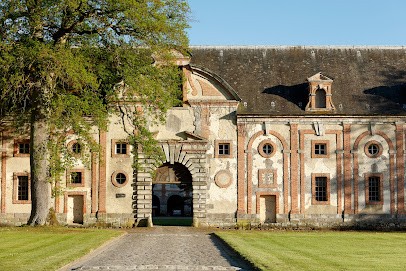 Pierres d'Histoire La Poterne du Château de Fleury, Location de Vacances à Fleury-en-Bière