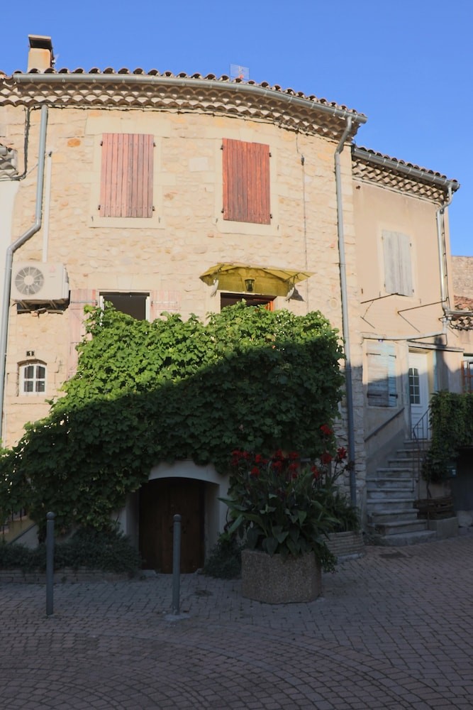 Maison de village, Chambre d'Hôtes à Donzère