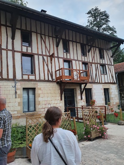Moulin Du Ruet, Chambre d'Hôtes à Saint-Amand-sur-Fion