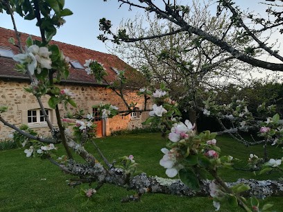Manoir La Croix de La Jugie, Location de Vacances à Saint-Priest-Ligoure