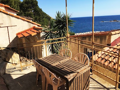 Cabanon Sur L'eau Mejean, Location de Vacances à Ensuès-la-Redonne