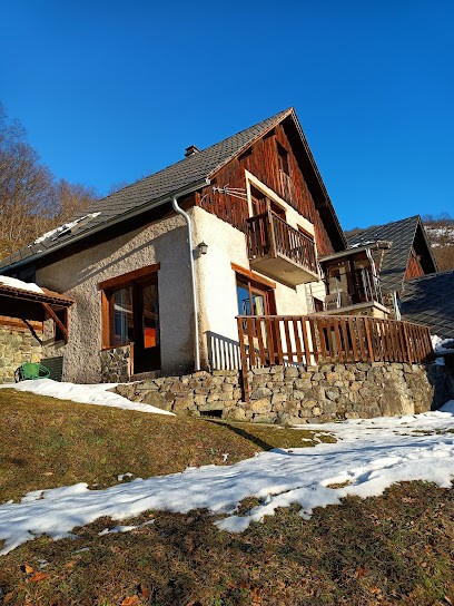Gîtes Au Bout Du Chemin, Location de Vacances à Séchilienne
