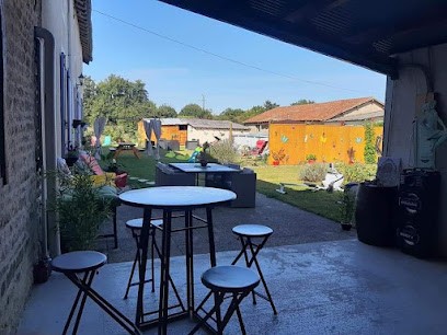 The Farmhouse Chambre d'Hotes(B&B), Maison d'Hôtes à Limalonges