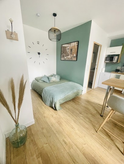 La Maison De La Gare, Location de Vacances à Saint-Juéry