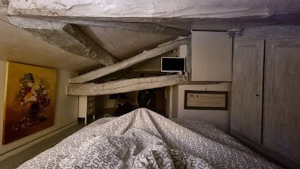 B&B Insolite entre Lyon et aéroport, Chambre d'Hôtes à Pusignan