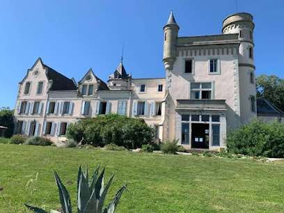 Château De Villeneuve, Chambre D'hôtes à Montolieu