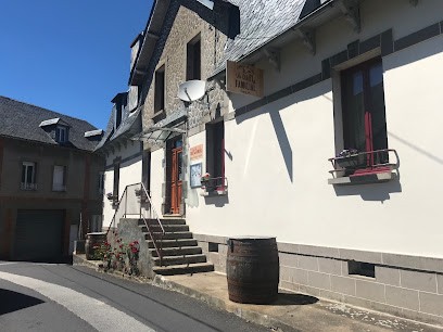 Chambres d'hôtes : AU CHALET FAMILIAL, Chambre d'Hôtes à Égliseneuve-d'Entraigues
