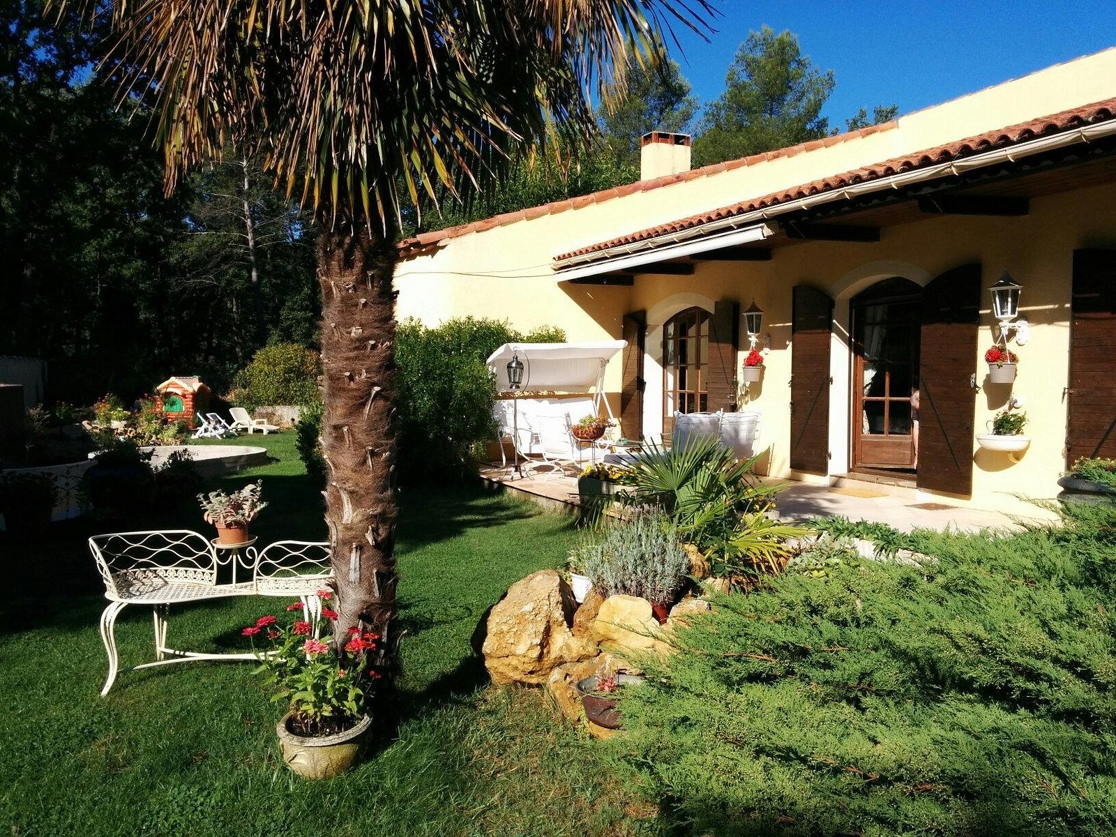 Mas Des Sentes, Chambre d'Hôtes à Nans-les-Pins