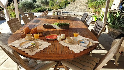Domaine De La Cabrerie: Gite Et Chambres D'hôtes Avec Piscine, Proche Gorges De L'Ardèche, Ardèche, Avignon Et Uzès Le Gard, Chambre d'Hôtes à Saint-Michel-d'Euzet