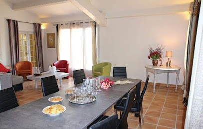 La Maison Dans Les Pins, Location de Vacances à Saint-Thomé