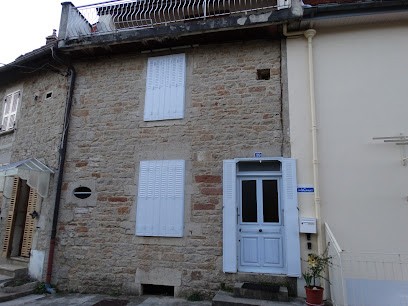 maison vigneronne plus terrain plus garage, Chambre d'Hôtes à Augea