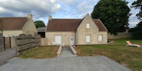 Gîtes de la ferme blanche, Location de Vacances à Cresserons