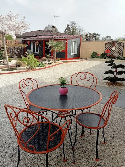 une pause quelque part au jardin des érables et des niwakis, Location de Vacances à Saint-Médard-de-Guizières