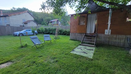 Roulotte des Chevaliers de l'an Mil, Location de Vacances à Blandin