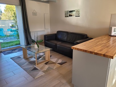 LOREVA Meublé de tourisme classé à Jonzac - Maison rénovée avec goût au calme classée ***, Location de Vacances à Saint-Martial-de-Vitaterne