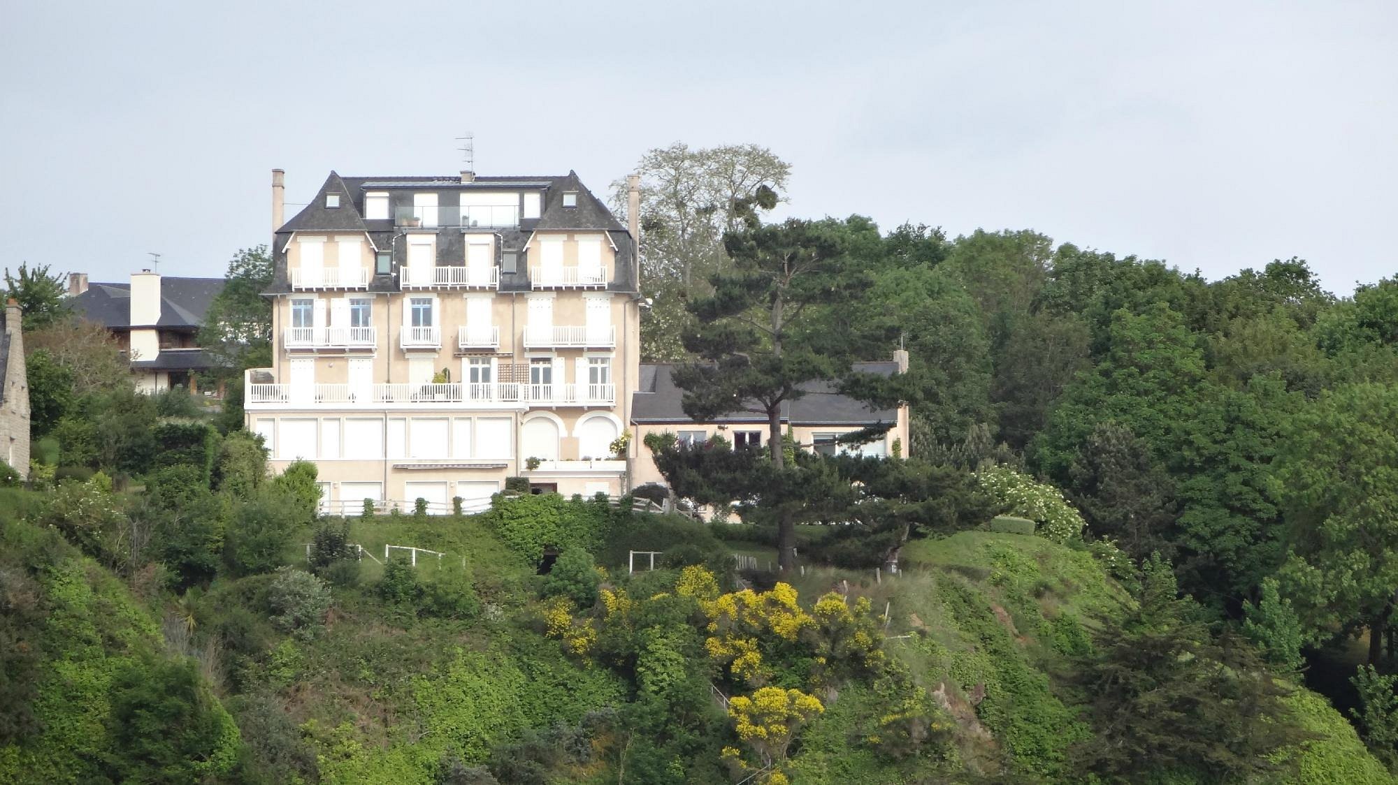 Villa Blanc Marine, Chambre d'Hôtes à Saint-Cast-le-Guildo
