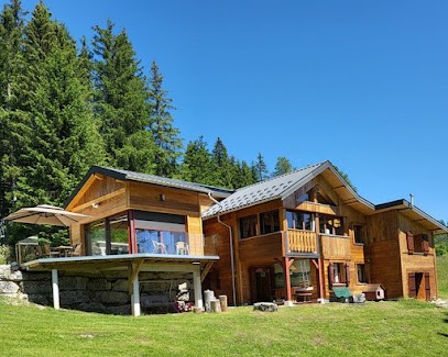 Chalet Le Petit Jura - Location De Vacances - Chalet Acceptant Les Animaux - Garage Et Wifi Gratuits -, Location de Vacances à Bellefontaine