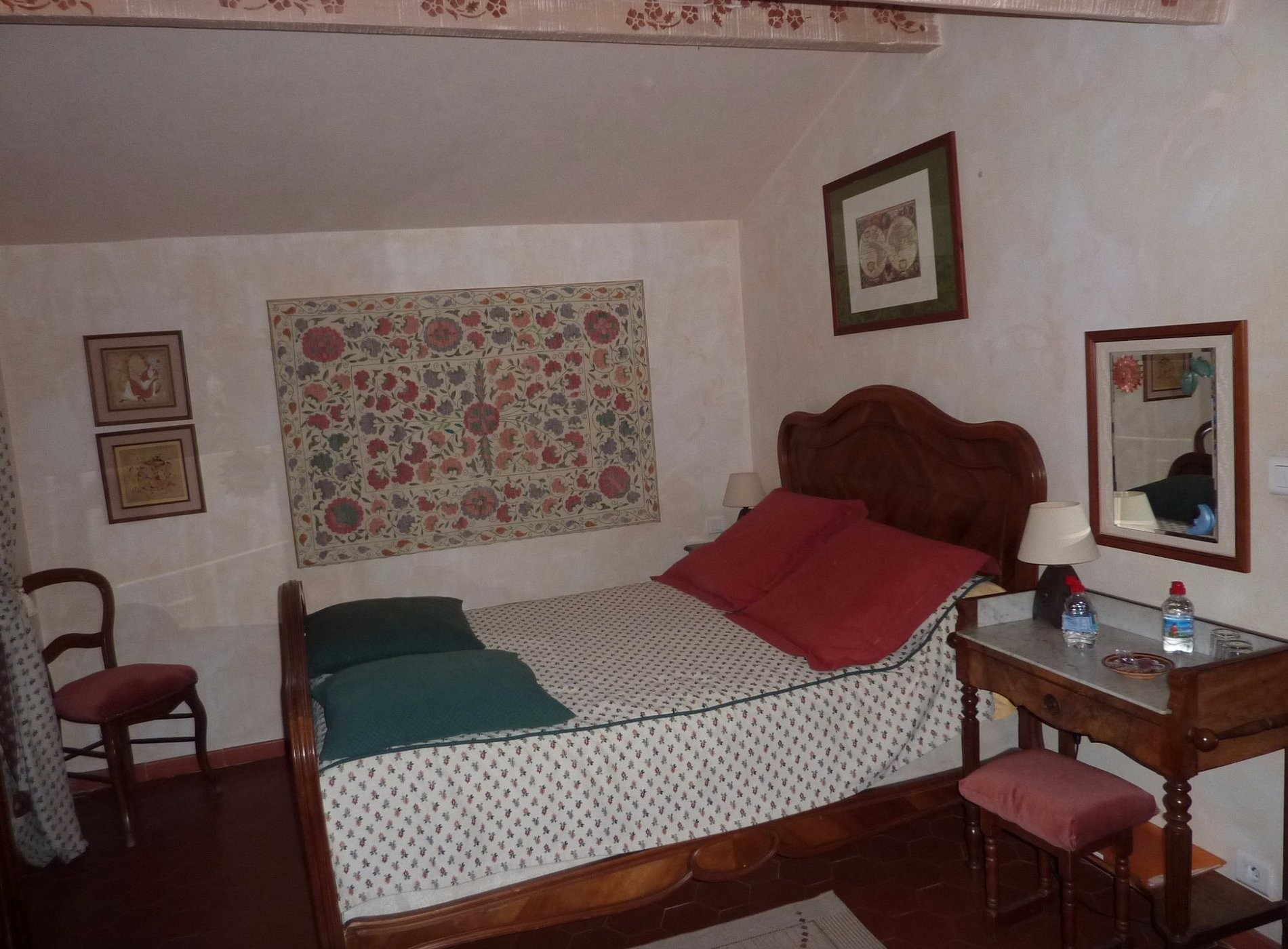 La risouleto (prov) la souriante, Chambre d'Hôtes à Eyguières