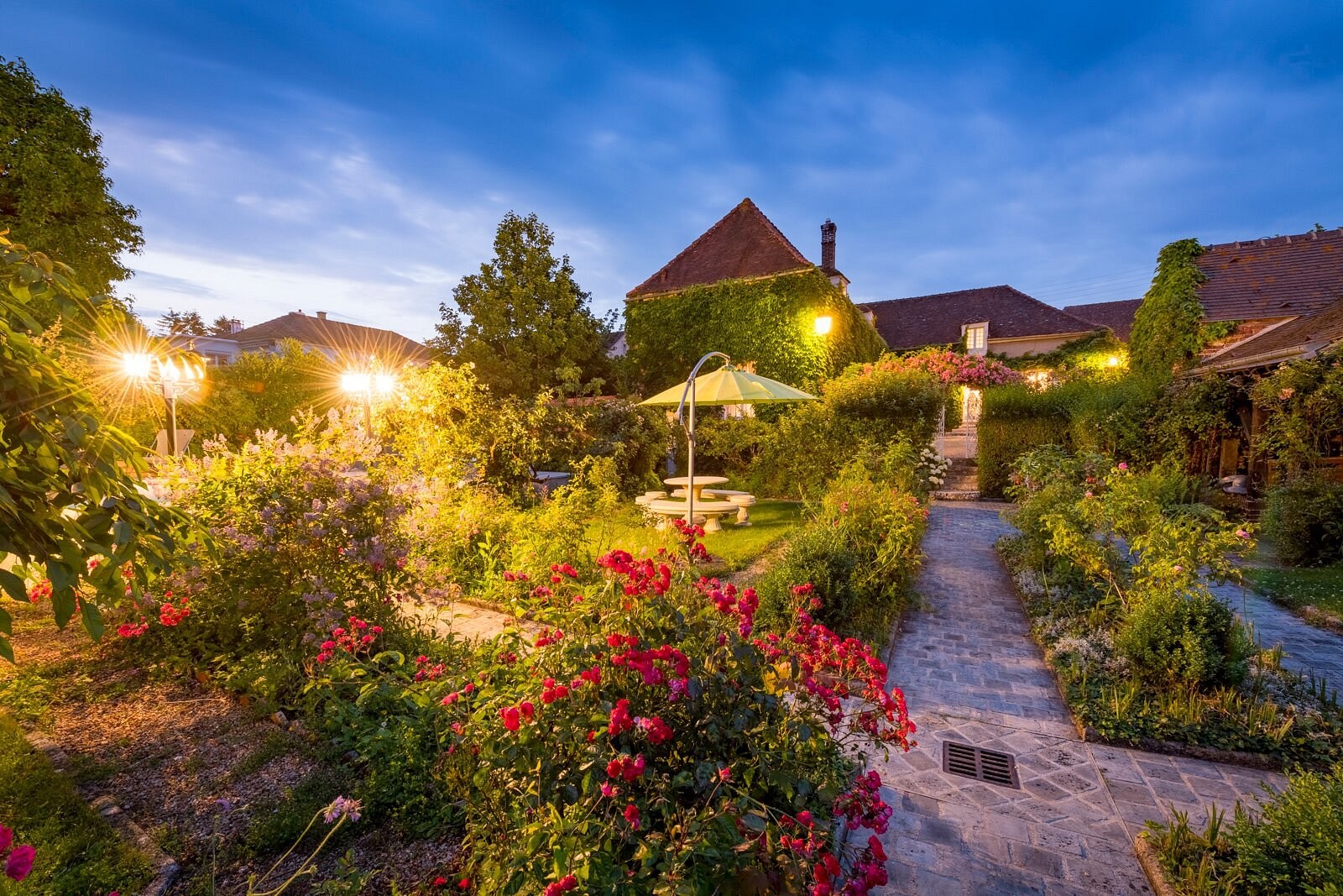Aux Charmes De Maintenon, Chambre d'Hôtes à Maintenon