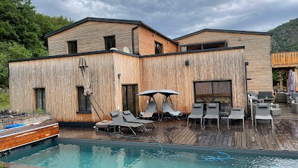 Le Volcan des Sens : Location chambres d'hôtes de charme de luxe, terrasse, spa privatif, piscine, en Auvergne dans la Vallée de l’Alagnon proche Blesle à Torsiac Haute-Loire, Auvergne-Rhône-Alpes, Séjours insolites, Romantique, Bien-être en Écol, Chambre d'Hôtes à Torsiac