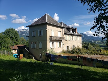 Château Partagé, Chambre d'Hôtes à Dullin