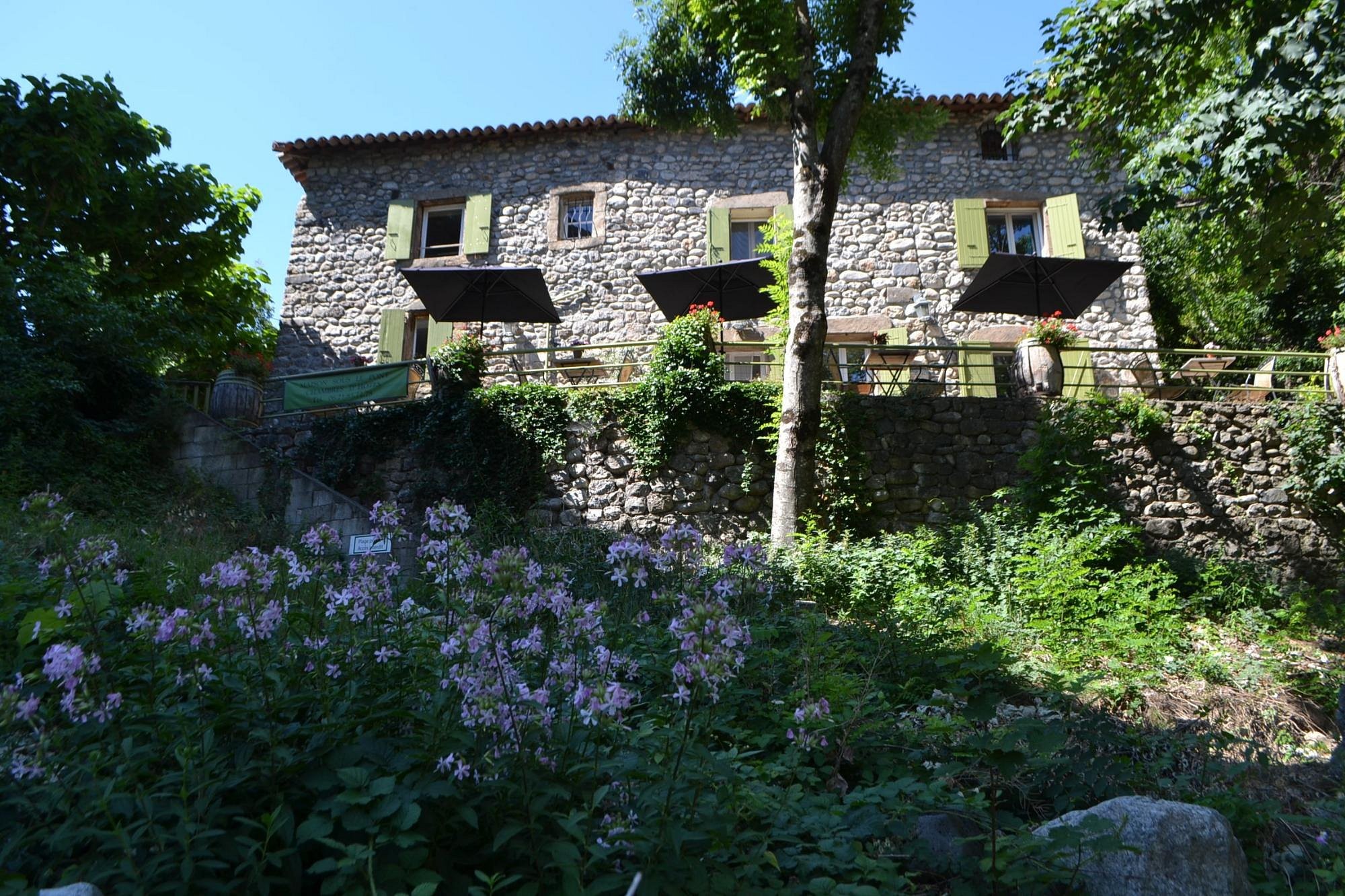 Maison Sous Le Pont, Chambre d'Hôtes à Meyras