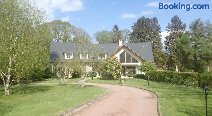 Au Charme Du Lac Piscine et Spa, Chambre d'Hôtes à Forges-les-Eaux
