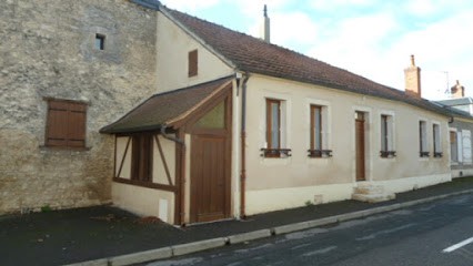 Noirlac B&B, Chambre d'Hôtes à Bruère-Allichamps