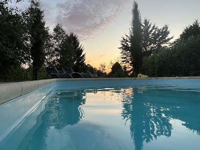 Petit studio Gites France, Location de Vacances à Saint-Saud-Lacoussière