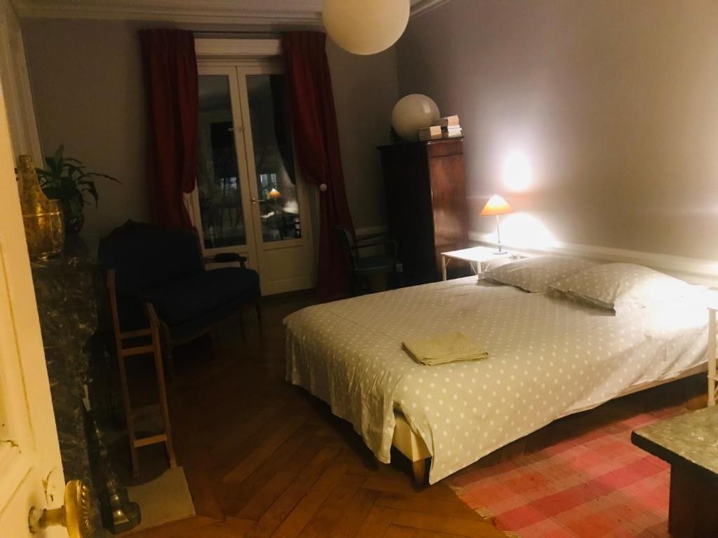 Berges Du Rhône/ Chambre Avec Balcon, Chambre d'Hôtes à Lyon 03