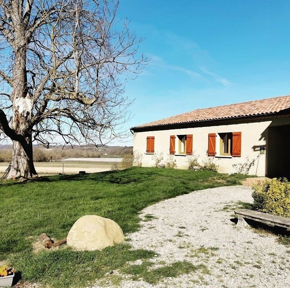 Chambre D'hotes Ambroisie, Chambre D'hôtes à Val de Lambronne