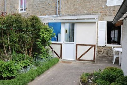 A 2 Pas Du Port Et Des Commerces, Chambre d'Hôtes à Saint-Vaast-la-Hougue