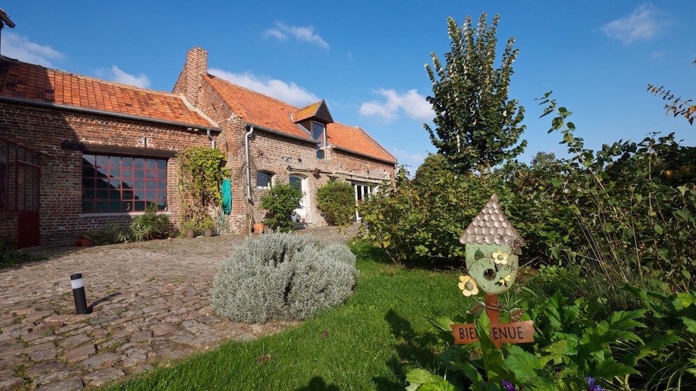 Chambres d'hôtes - La ferme de l'Ostrevent, Chambre d'Hôtes à Estrées