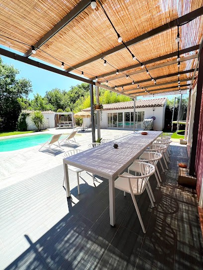 VILLA NOAVA, Location de Vacances à La Crau