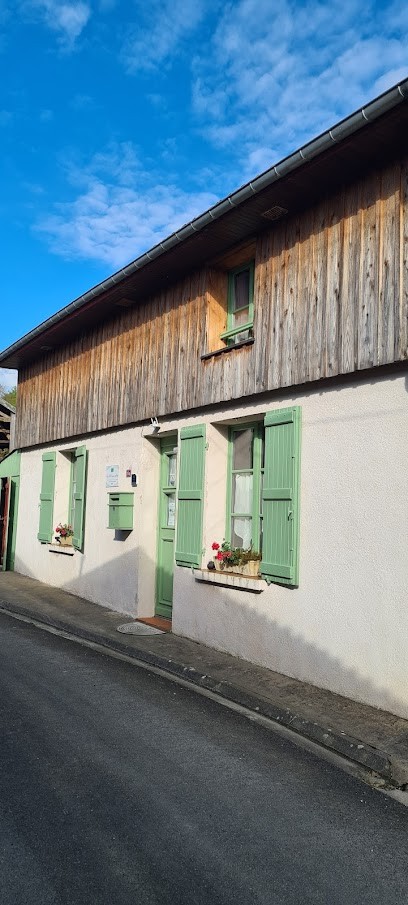Gîte La belle eau calme - jacuzzi et sauna privatifs, Location de Vacances à Futeau