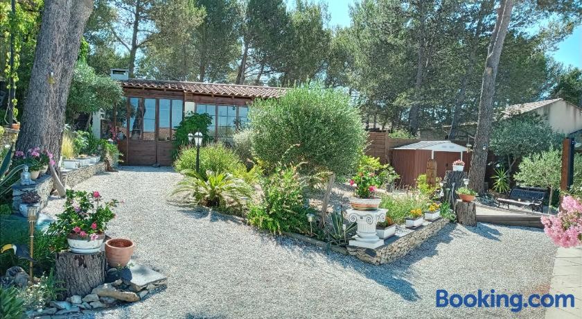 Les Coronilles, Chambre d'Hôtes à Beaucaire