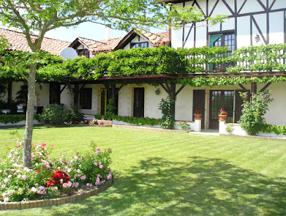 Le Petit Manoir De Campagne, Maison D'hôtes à Salerm