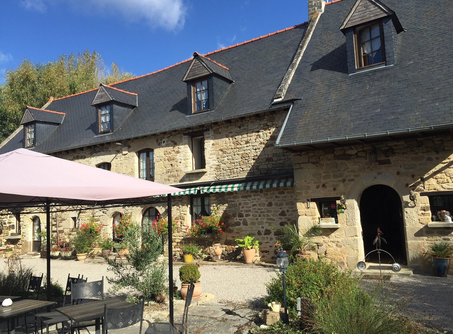 Manoir Ville Davy, Chambre d'Hôtes à Tréfumel