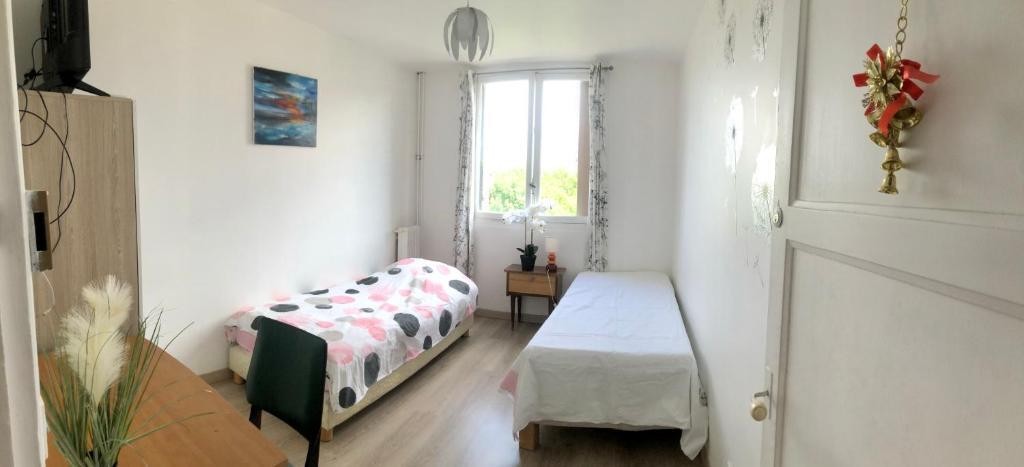 Chambre privé fermé à clé proche d’aéroport d’Orly, Chambre d'Hôtes à Choisy-le-Roi