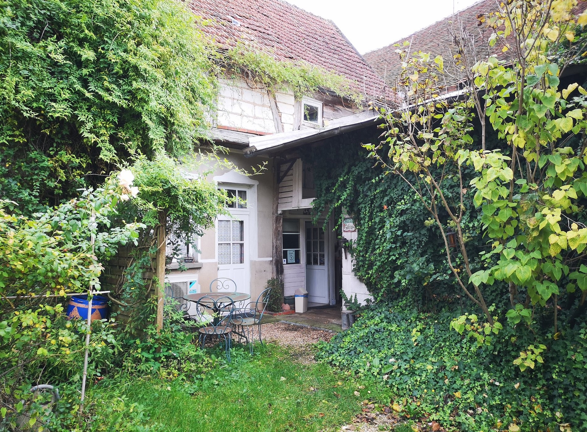 Ferme de l'Art Rural et Populaire, Chambre d'Hôtes à Maillot