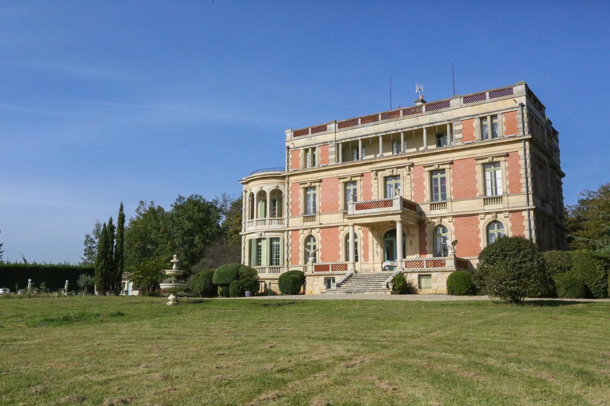 Chateau Le Lout, Chambre d'Hôtes à Eysines