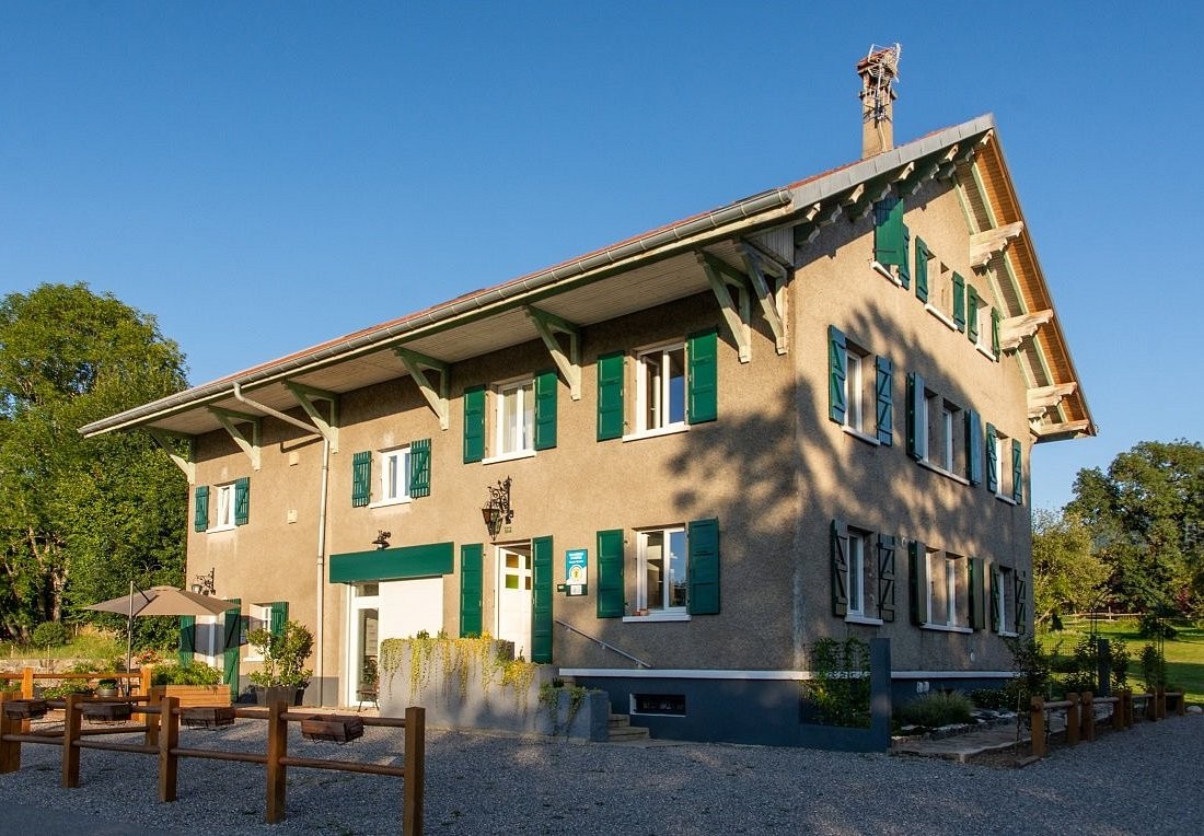 Amodo Lodge: Chambre d'hôtes et Gîte, au calme, proche Évian, Lac Léman et station de ski de Châtel, Haute-Savoie, Maison d'Hôtes à Saint-Paul-en-Chablais