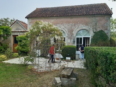 Logis Des Tours, Chambre d'Hôtes à Villefagnan
