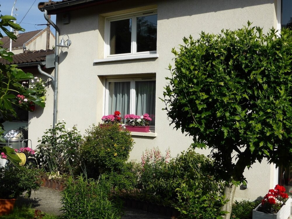 Une Chambre A Neuilly, Maison d'Hôtes à Neuilly-Plaisance