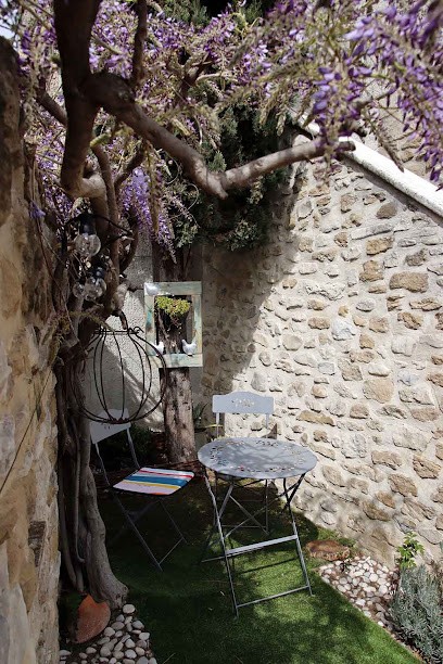 La maison WISTERIA, Chambre d'Hôtes à Saint-Pantaléon-les-Vignes