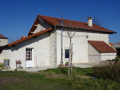 Azalée Et Pimprenelle, Chambre d'Hôtes à Jenzat